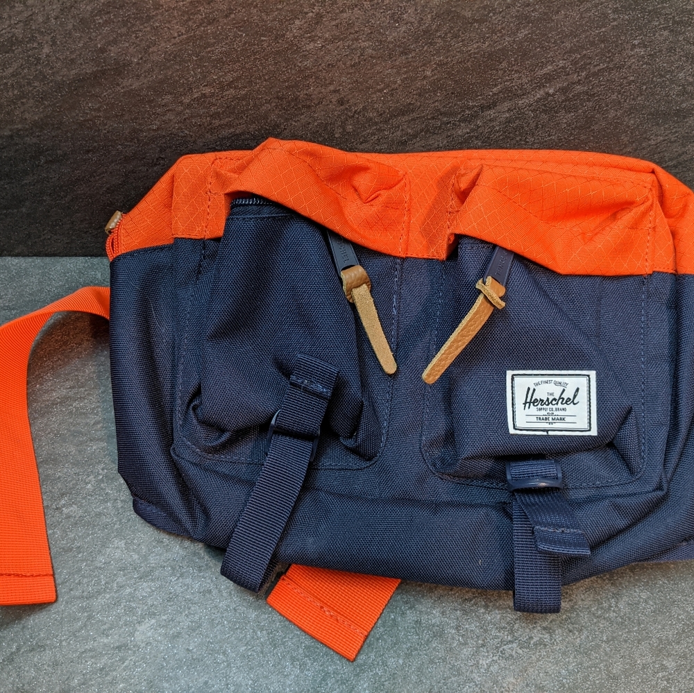 Herschel hip bag eighteen
